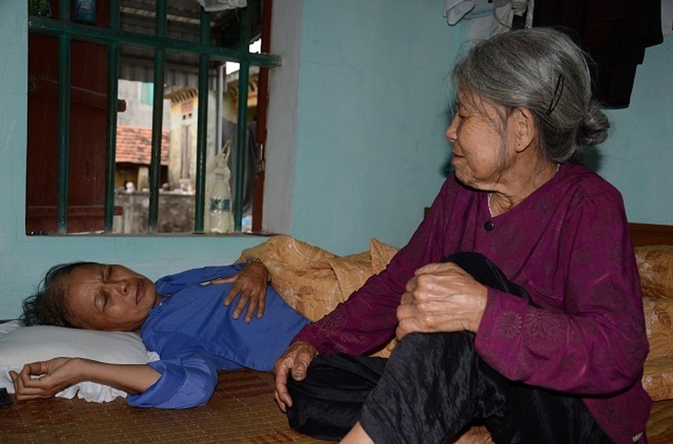 Cụ bà tuổi 90 thèm một bữa cơm có thịt trước khi nhắm mắt, nghe mà nhói lòng! - 5 Cụ bà tuổi 90 thèm một bữa cơm có thịt trước khi nhắm mắt, nghe mà nhói lòng! - 5