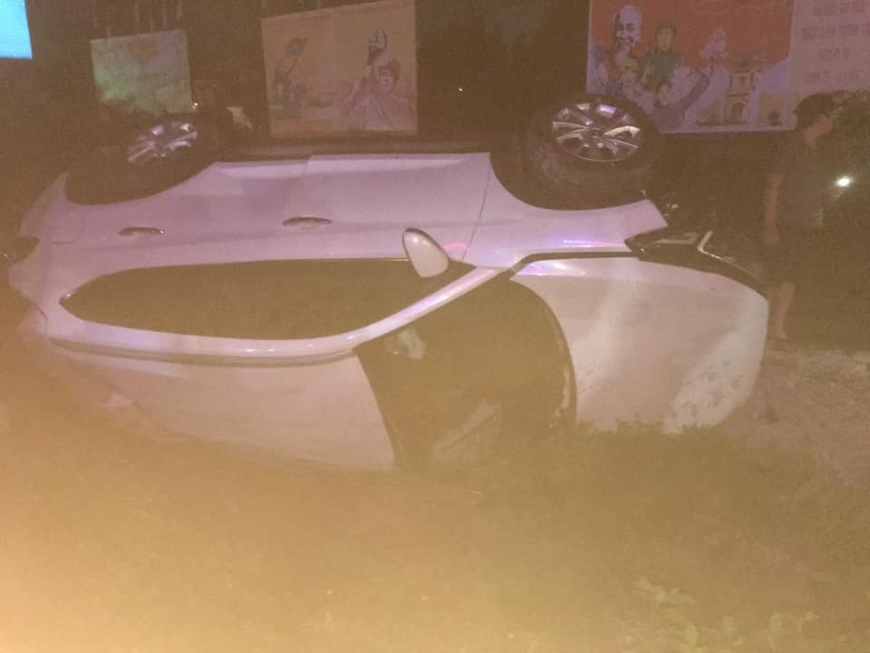 Lái ô tô qua đường sắt, Phó Bí thư huyện bị tàu tông tử vong - 1 Lái ô tô qua đường sắt, Phó Bí thư huyện bị tàu tông tử vong - 1