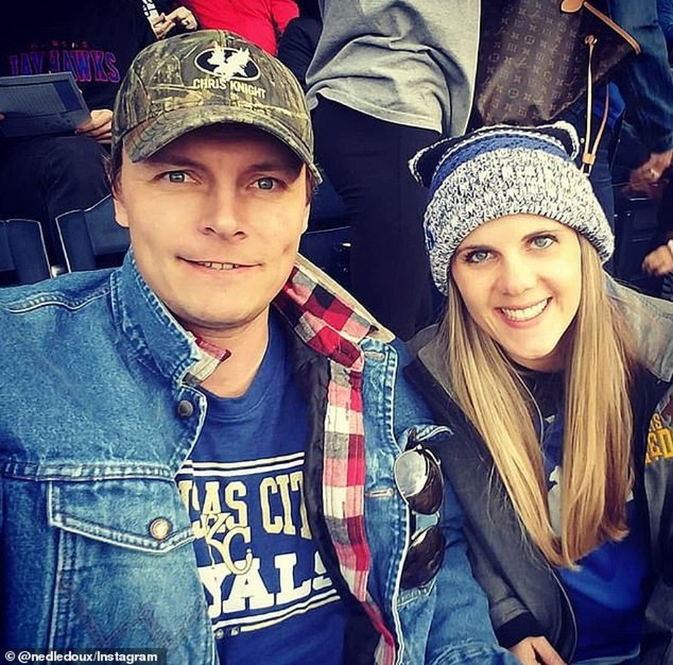 Con gái 2 tuổi của nam ca sĩ Ned LeDoux qua đời vì ngạt thở - 4 Con gái 2 tuổi của nam ca sĩ Ned LeDoux qua đời vì ngạt thở - 4