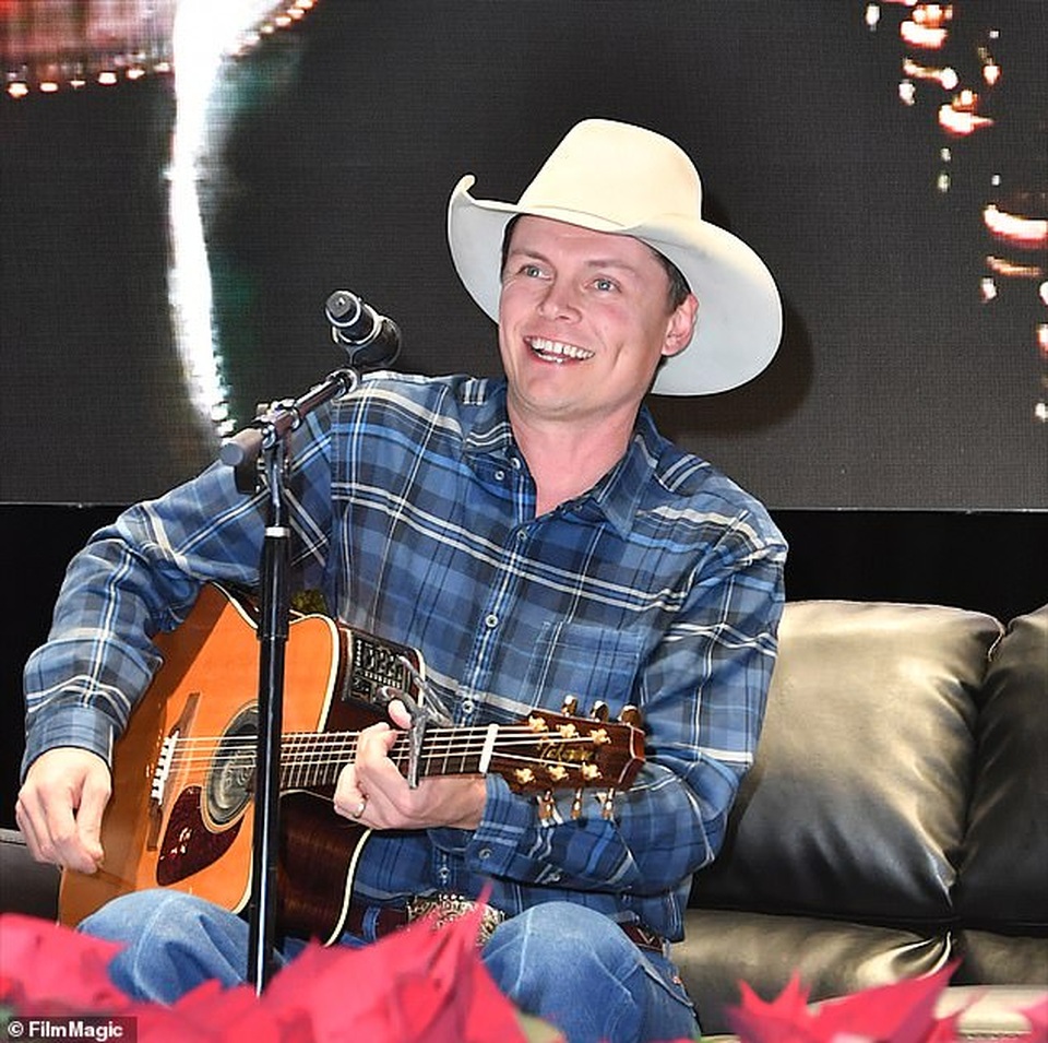 Con gái 2 tuổi của nam ca sĩ Ned LeDoux qua đời vì ngạt thở - 5 Con gái 2 tuổi của nam ca sĩ Ned LeDoux qua đời vì ngạt thở - 5