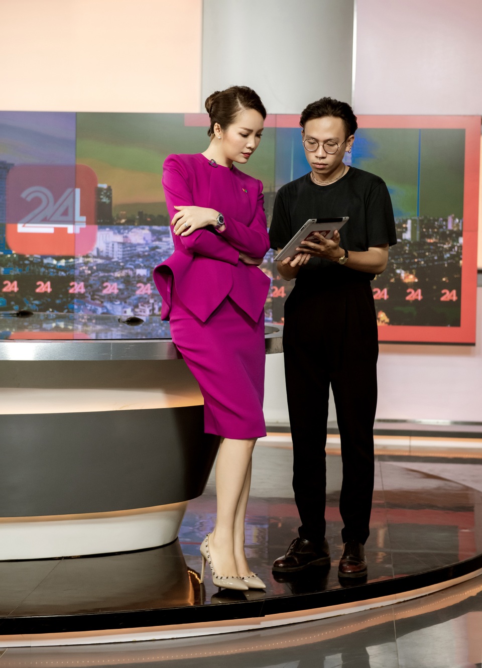 BTV Thuỵ Vân tiết lộ “luật ngầm bất thành văn” khi lên sóng VTV - 9 BTV Thuỵ Vân tiết lộ “luật ngầm bất thành văn” khi lên sóng VTV - 9