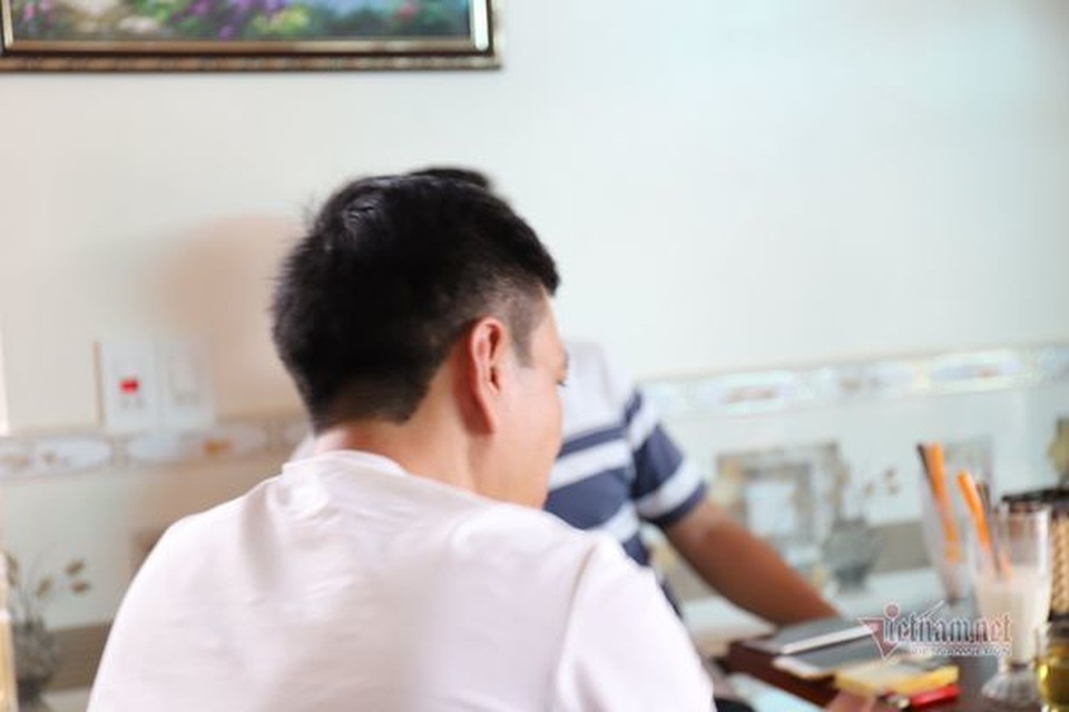 Ác mộng của người đàn ông Hà Tĩnh 7 lần chui bám container sang Anh - 1 Ác mộng của người đàn ông Hà Tĩnh 7 lần chui bám container sang Anh - 1