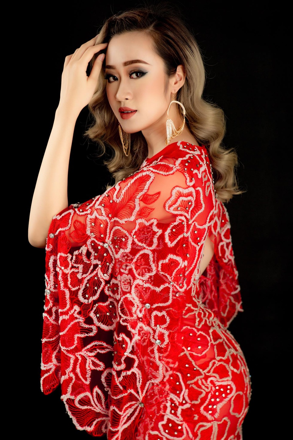 Anika Trinh Trinh lộng lẫy với váy đỏ - 5 Anika Trinh Trinh lộng lẫy với váy đỏ - 5