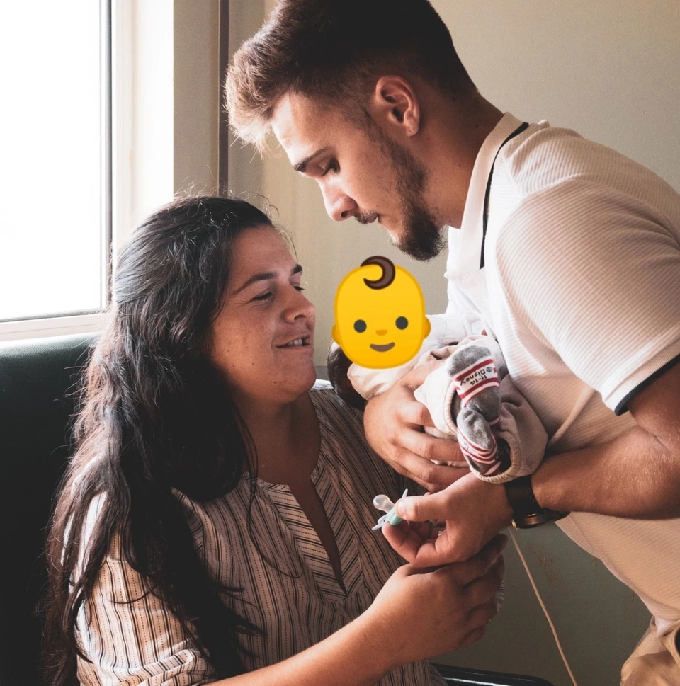 Em bé sinh ra thiếu mắt, mũi và một phần hộp sọ, bác sĩ bị đình chỉ công tác - 1