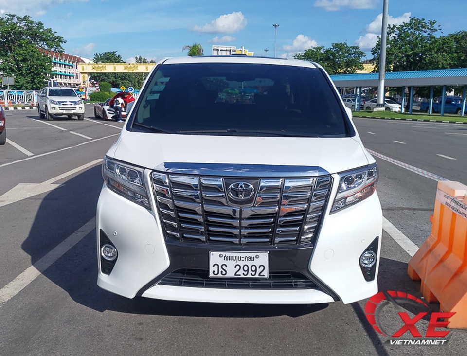 Đẳng cấp dân chơi Lào, xe sang biển siêu đẹp chạy đầy đường - 7 Đẳng cấp dân chơi Lào, xe sang biển siêu đẹp chạy đầy đường - 7