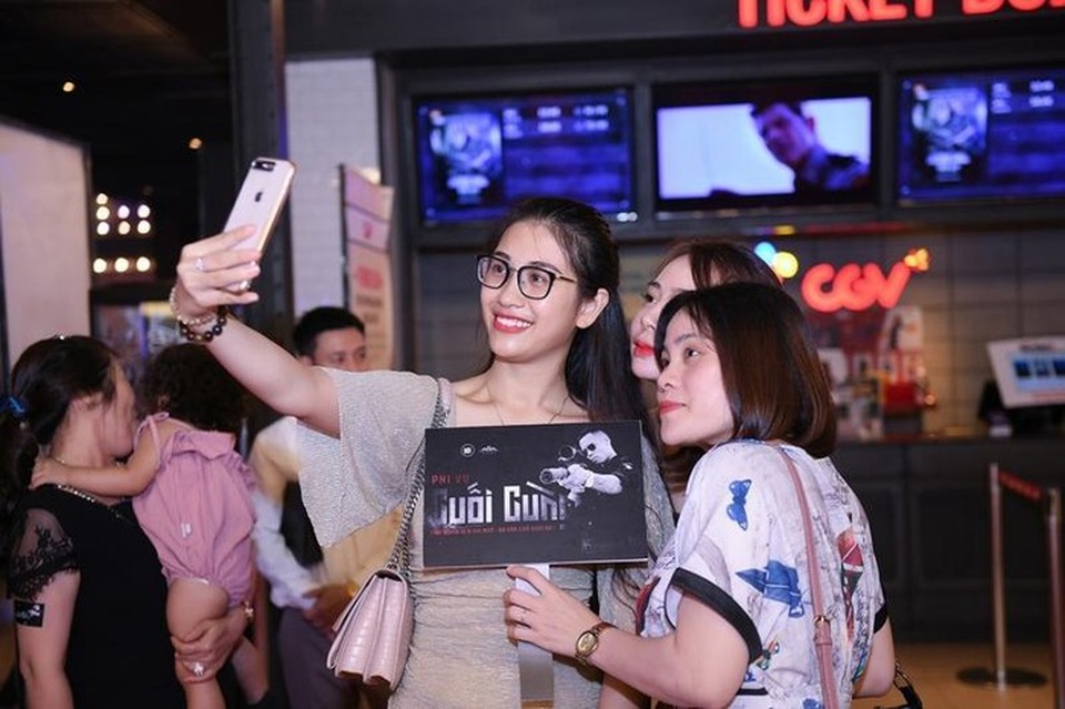 Giấc mơ khởi nghiệp trong ngành giải trí từ làm phim Youtube - 2 Giấc mơ khởi nghiệp trong ngành giải trí từ làm phim Youtube - 2