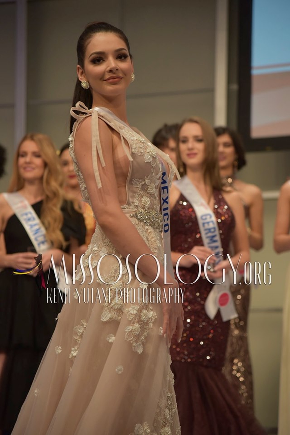 Tường San và mỹ nhân Hoa hậu Quốc tế 2019 khoe sắc tại Nhật Bản - 30 Tường San và mỹ nhân Hoa hậu Quốc tế 2019 khoe sắc tại Nhật Bản - 30
