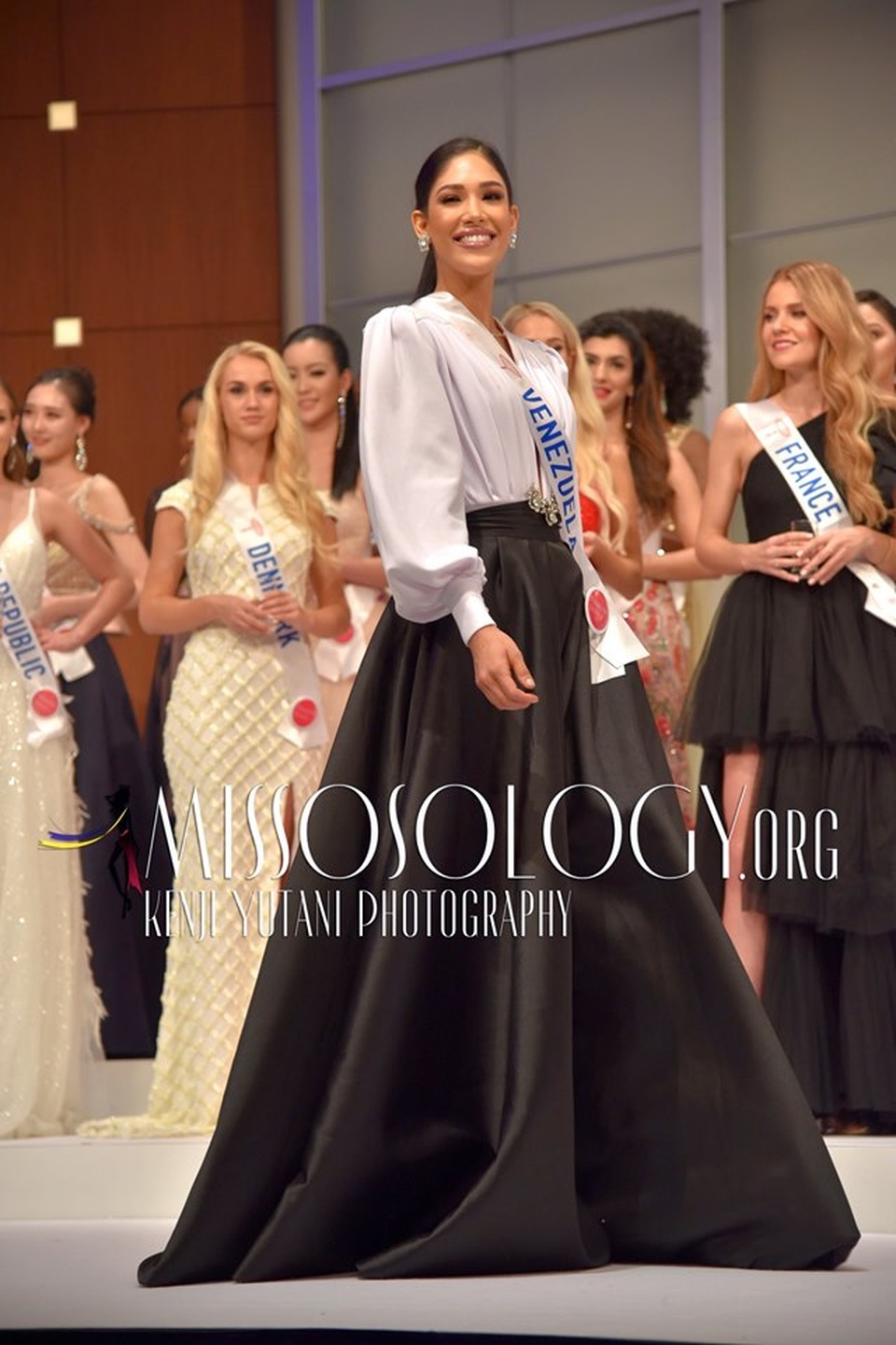 Tường San và mỹ nhân Hoa hậu Quốc tế 2019 khoe sắc tại Nhật Bản - 33 Tường San và mỹ nhân Hoa hậu Quốc tế 2019 khoe sắc tại Nhật Bản - 33