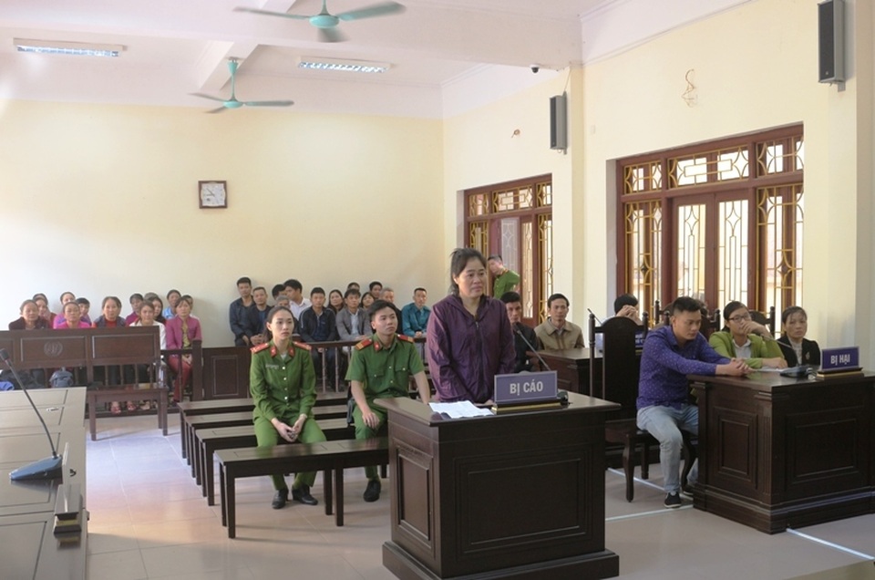 Kẻ đổ xăng đốt mẹ đẻ lĩnh án chung thân - 1