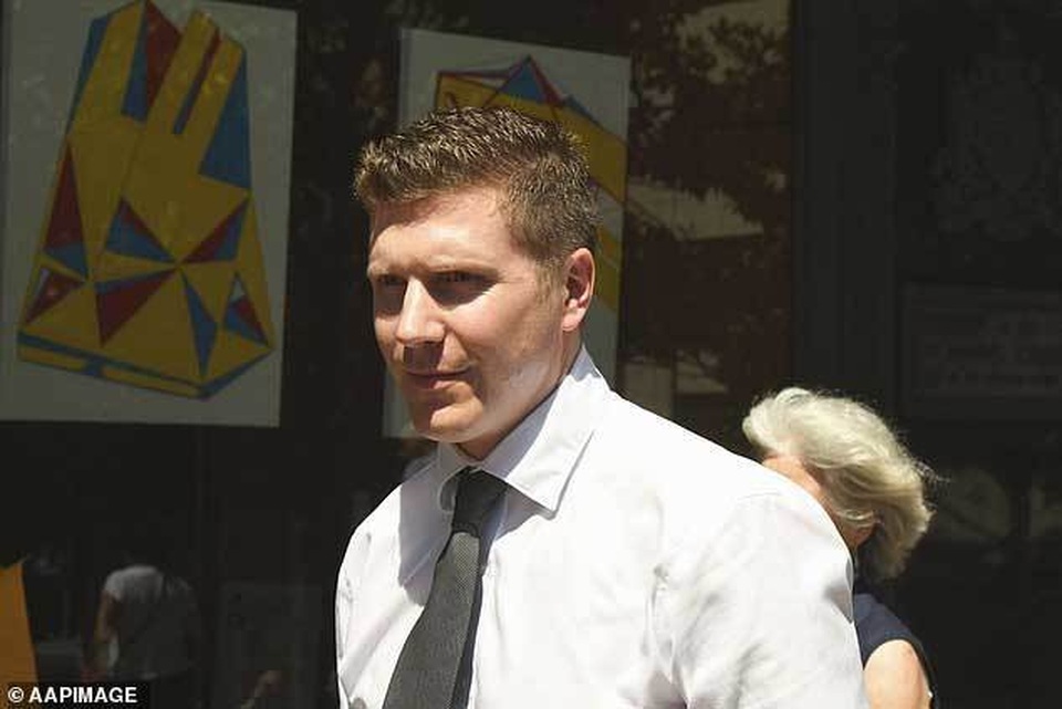 Yêu không thành, bác sĩ khủng bố bạn trai bằng tin nhắn - 2 Yêu không thành, bác sĩ khủng bố bạn trai bằng tin nhắn - 2