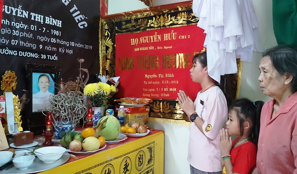 3 chị em mồ côi nghẹn ngào: Chúng cháu mất bố mẹ thật rồi! - 8 3 chị em mồ côi nghẹn ngào: Chúng cháu mất bố mẹ thật rồi! - 8