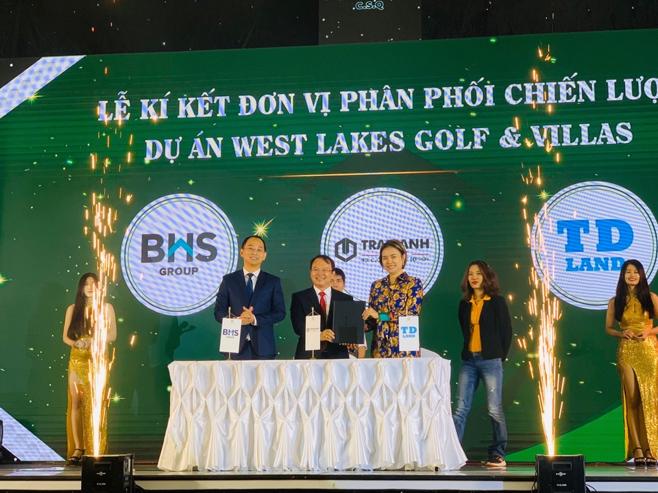 Bung tỏa sức nóng từ sự kiện định hướng và kick-off West Lakes Golf Villas - 3 Bung tỏa sức nóng từ sự kiện định hướng và kick-off West Lakes Golf Villas - 3
