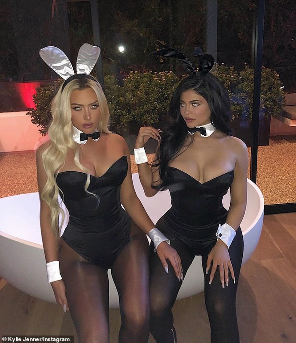 Kylie Jenner bốc lửa dự tiệc hóa trang - 5 Kylie Jenner bốc lửa dự tiệc hóa trang - 5