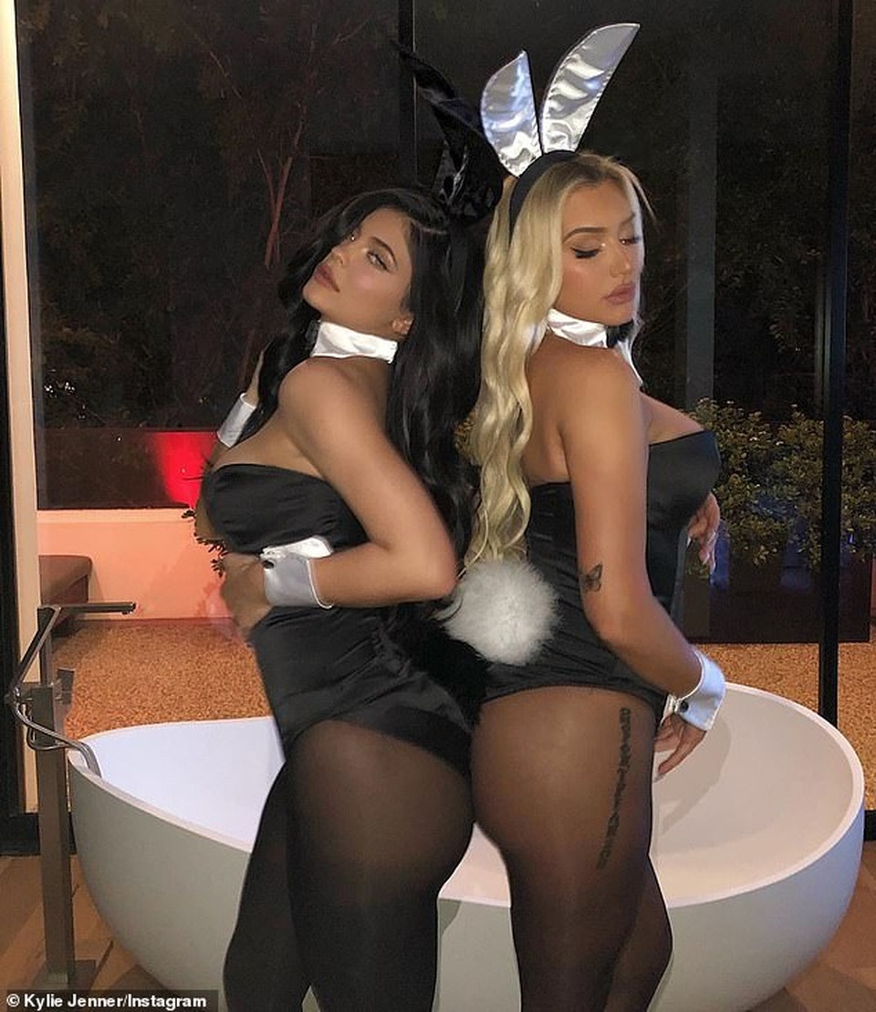 Kylie Jenner bốc lửa dự tiệc hóa trang - 4 Kylie Jenner bốc lửa dự tiệc hóa trang - 4