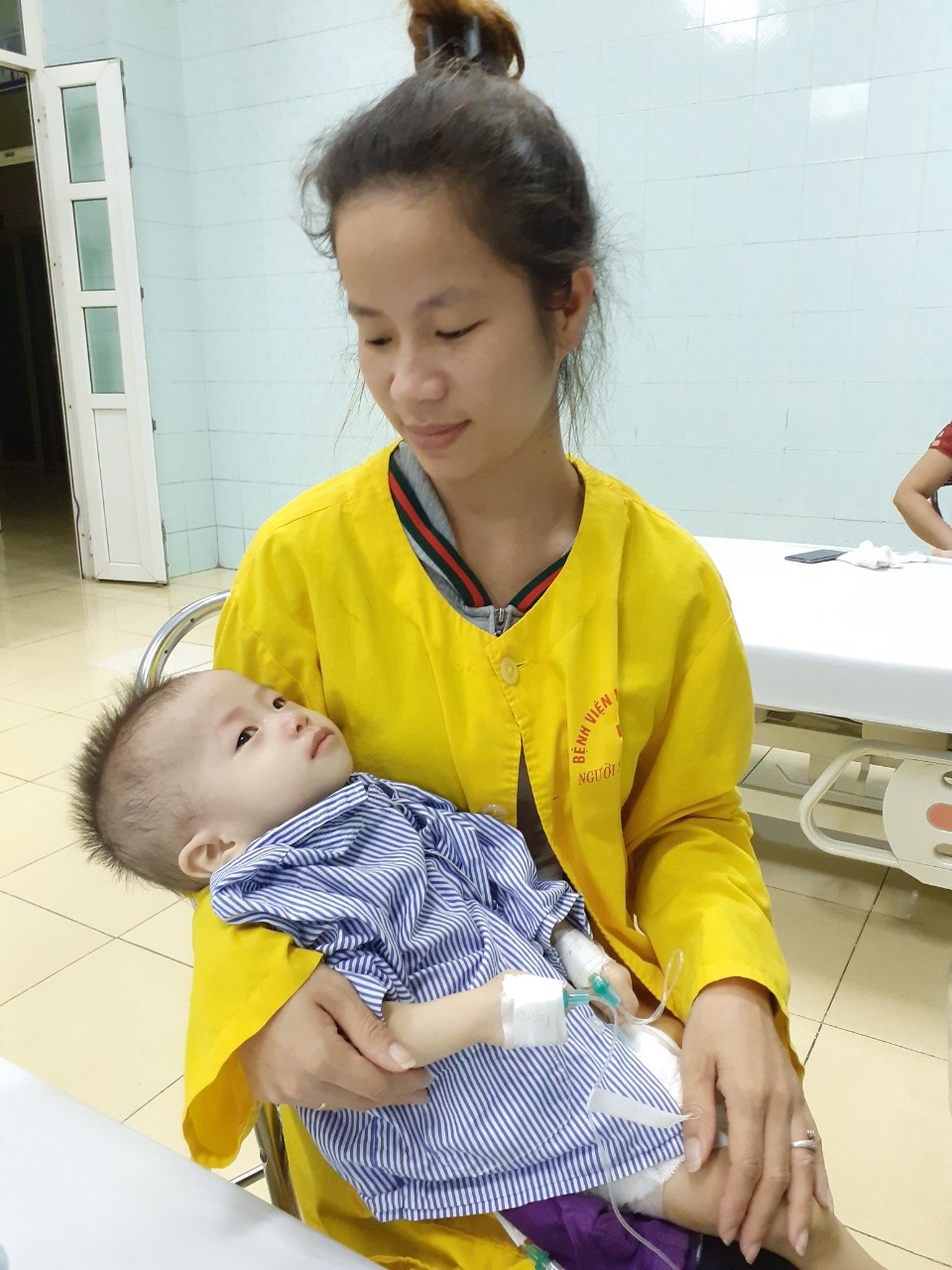 Kỳ diệu ca bít lỗ thông cứu bé gái 13 tháng tuổi suy tim nặng  - 3