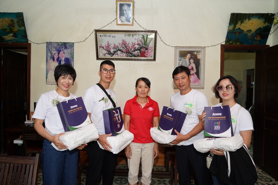 Amway cung cấp miễn phí hơn 1 triệu hộp Nutrilite Little Bits cho trẻ em Nghệ An và Hà Giang - 3 Amway cung cấp miễn phí hơn 1 triệu hộp Nutrilite Little Bits cho trẻ em Nghệ An và Hà Giang - 3