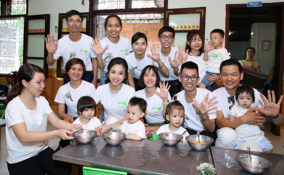 Amway cung cấp miễn phí hơn 1 triệu hộp Nutrilite Little Bits cho trẻ em Nghệ An và Hà Giang - 4 Amway cung cấp miễn phí hơn 1 triệu hộp Nutrilite Little Bits cho trẻ em Nghệ An và Hà Giang - 4