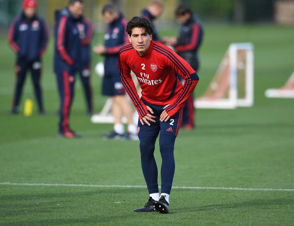 Bất chấp mọi chỉ trích, Xhaka vẫn ra sân tập cùng Arsenal - 9 Bất chấp mọi chỉ trích, Xhaka vẫn ra sân tập cùng Arsenal - 9