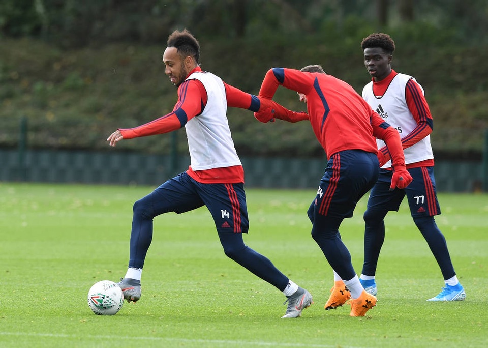 Bất chấp mọi chỉ trích, Xhaka vẫn ra sân tập cùng Arsenal - 13 Bất chấp mọi chỉ trích, Xhaka vẫn ra sân tập cùng Arsenal - 13