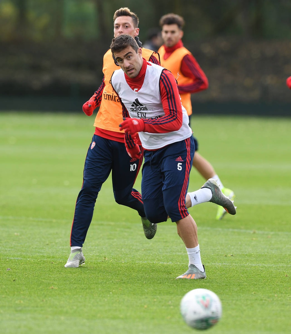Bất chấp mọi chỉ trích, Xhaka vẫn ra sân tập cùng Arsenal - 6 Bất chấp mọi chỉ trích, Xhaka vẫn ra sân tập cùng Arsenal - 6