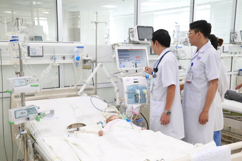 Bé trai 3 tháng tuổi “thập tử nhất sinh” vì sai lầm của cha mẹ - 1