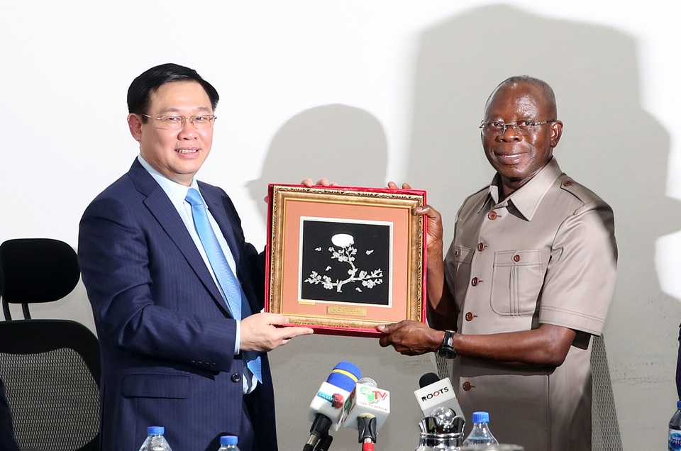 Nigeria - Việt Nam cần phải đi nhanh hơn để “bù lại những năm tháng chậm trễ” - 1