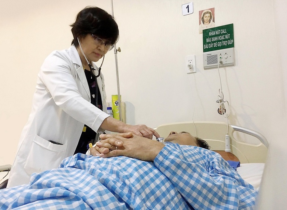 Cắt da, nặn máu trị thoái hóa đốt sống, bệnh nhân nhiễm khuẩn nguy kịch - 2 Cắt da, nặn máu trị thoái hóa đốt sống, bệnh nhân nhiễm khuẩn nguy kịch - 2