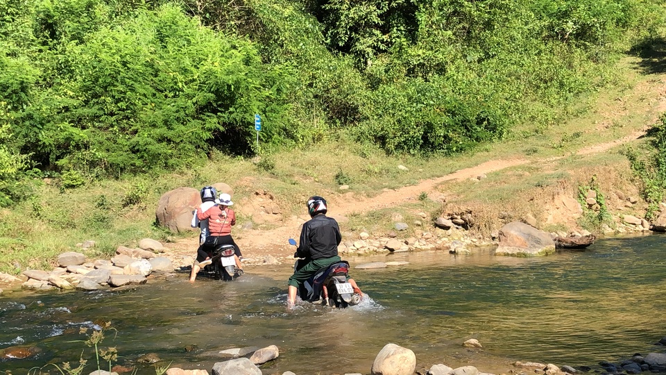 Xót xa cảnh cô trò điểm trường Mầm non sát biên giới Việt - Lào - 2 Xót xa cảnh cô trò điểm trường Mầm non sát biên giới Việt - Lào - 2
