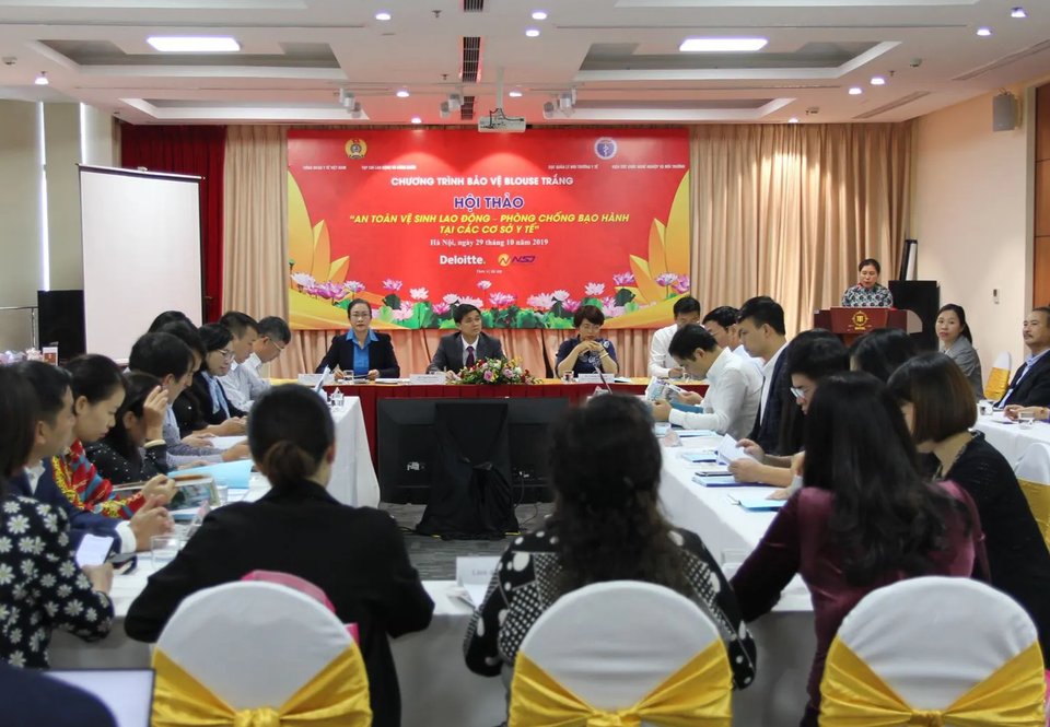 Gần 2000 nhân viên y tế bị ung thư, mắc bệnh hiểm nghèo - 1 Gần 2000 nhân viên y tế bị ung thư, mắc bệnh hiểm nghèo - 1