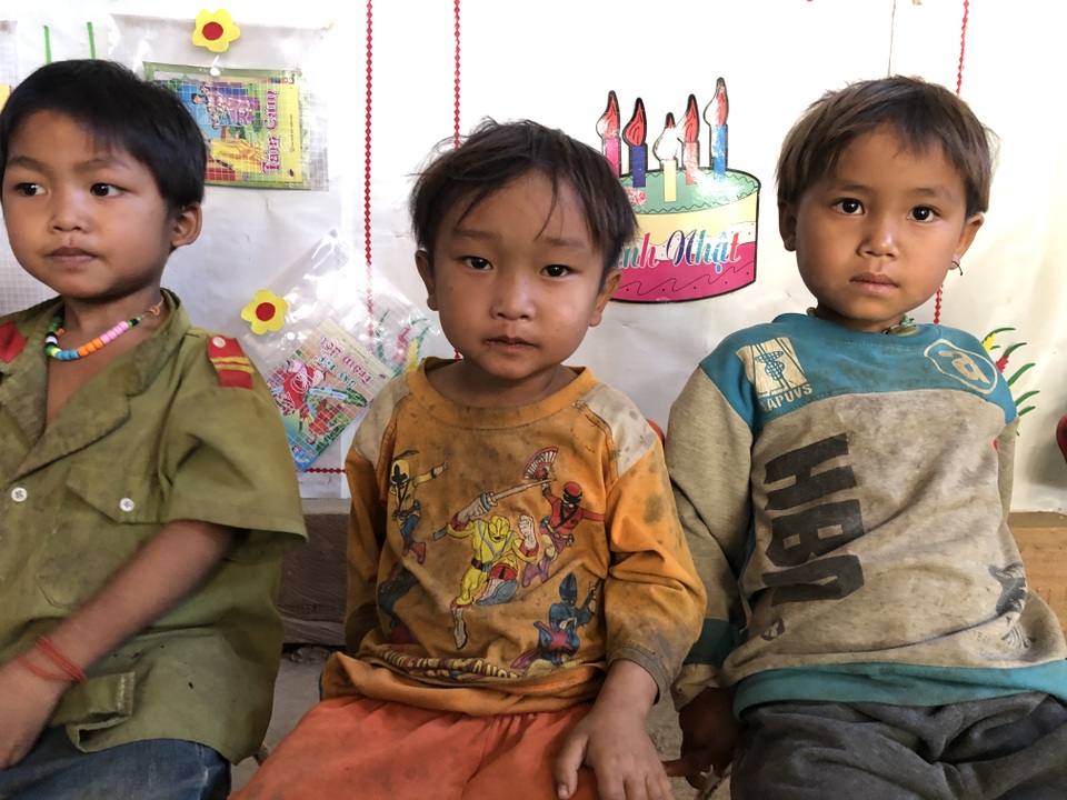Xót xa cảnh cô trò điểm trường Mầm non sát biên giới Việt - Lào - 4 Xót xa cảnh cô trò điểm trường Mầm non sát biên giới Việt - Lào - 4