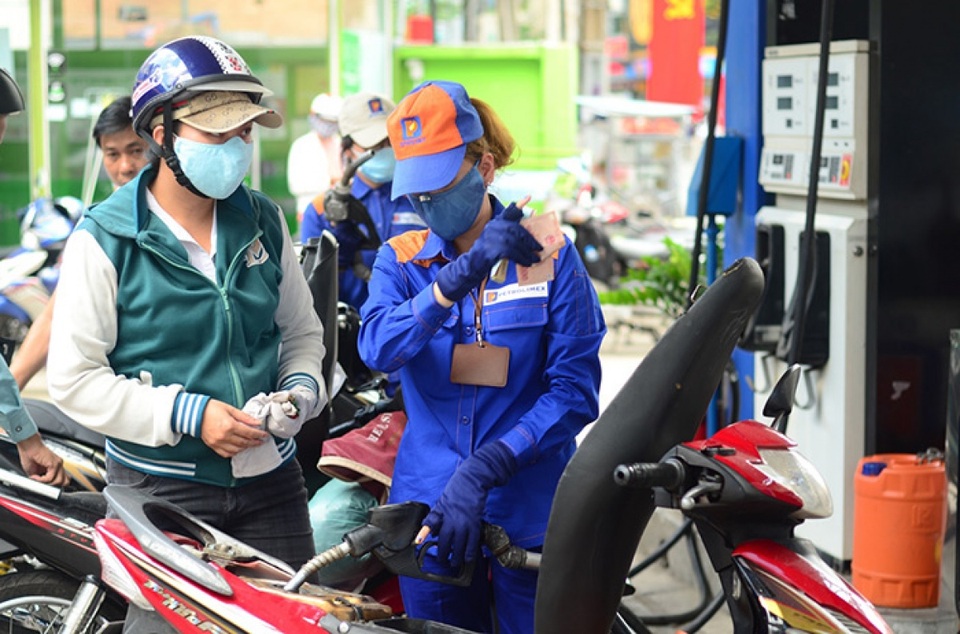 Ngày mai giá xăng sẽ tiếp tục giảm? - 1 Ngày mai giá xăng sẽ tiếp tục giảm? - 1