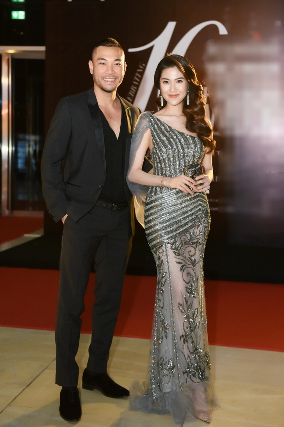 Hoàng Thuỳ mở màn đẳng cấp, Hoa hậu Lương Thuỳ Linh làm vedette tại Tuần lễ Thời trang - 21