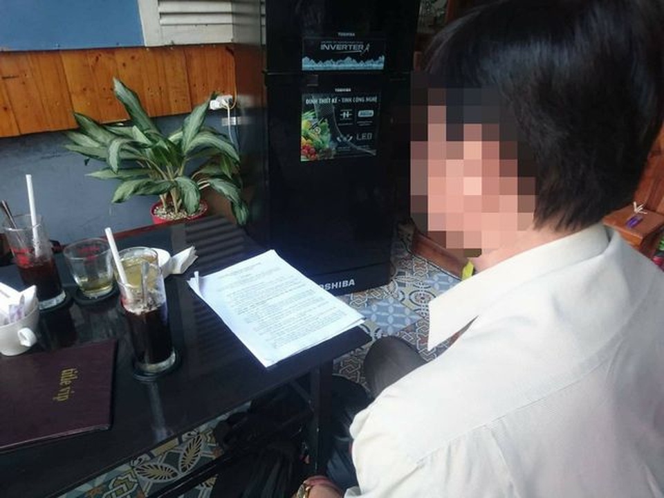 “Hiệu phó vô tình lộ ảnh nóng” bị kỷ luật - 1 “Hiệu phó vô tình lộ ảnh nóng” bị kỷ luật - 1