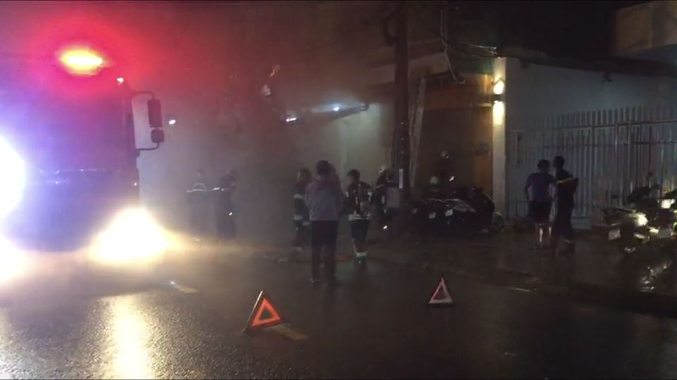 Mưa gió, “bà hoả” vẫn viếng quán bar ở Đà Nẵng - 2