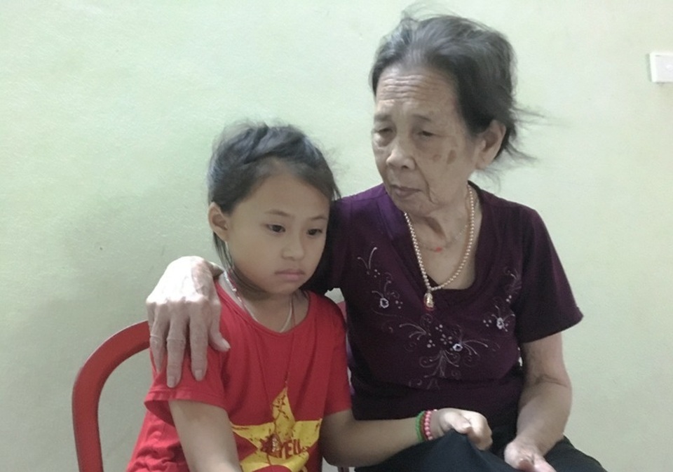 3 chị em mồ côi nghẹn ngào: Chúng cháu mất bố mẹ thật rồi! - 4 3 chị em mồ côi nghẹn ngào: Chúng cháu mất bố mẹ thật rồi! - 4
