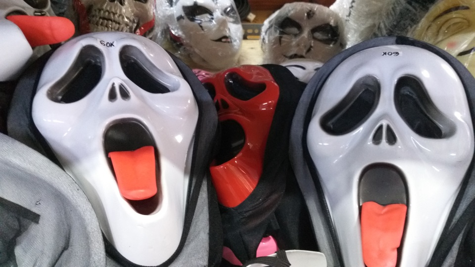 Đồ hóa trang Halloween càng ma quái, rùng rợn càng hút khách nhí - 8 Đồ hóa trang Halloween càng ma quái, rùng rợn càng hút khách nhí - 8