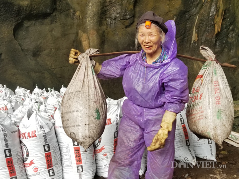 Nghề lạ ở Lạng Sơn: Gom phân vua trong hang tối kiếm ra tiền - 3 Nghề lạ ở Lạng Sơn: Gom phân vua trong hang tối kiếm ra tiền - 3