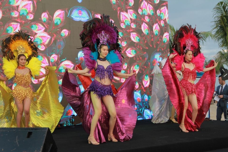 “Light up the street” thắp sáng đêm Bãi Cháy cùng giới đầu tư địa ốc - 2 “Light up the street” thắp sáng đêm Bãi Cháy cùng giới đầu tư địa ốc - 2