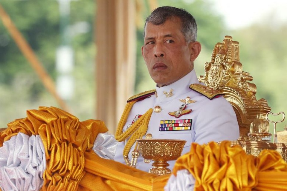 Vua Thái Lan sa thải thêm 4 quan chức sau khi phế truất Hoàng quý phi - 1 Vua Thái Lan sa thải thêm 4 quan chức sau khi phế truất Hoàng quý phi - 1