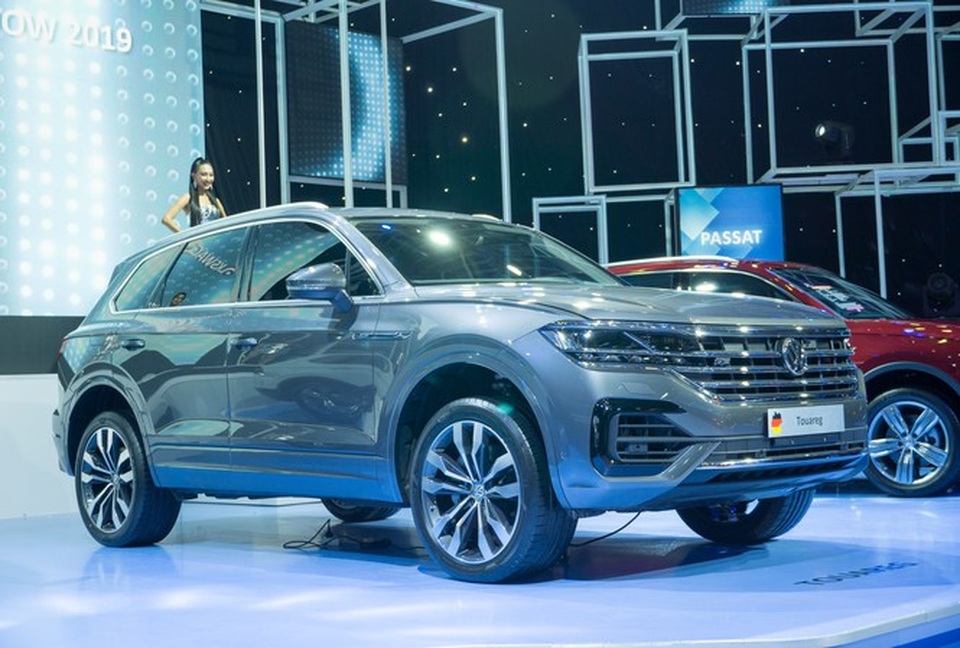 Đề xuất xử phạt với vụ xe Volkswagen gần 4 tỷ có đường lưỡi bò - 1 Đề xuất xử phạt với vụ xe Volkswagen gần 4 tỷ có đường lưỡi bò - 1