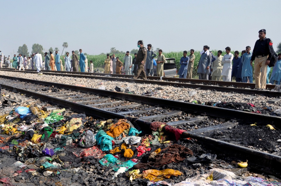 Hiện trường thảm khốc vụ nổ bình gas trên tàu Pakistan làm 74 người chết - 12 Hiện trường thảm khốc vụ nổ bình gas trên tàu Pakistan làm 74 người chết - 12