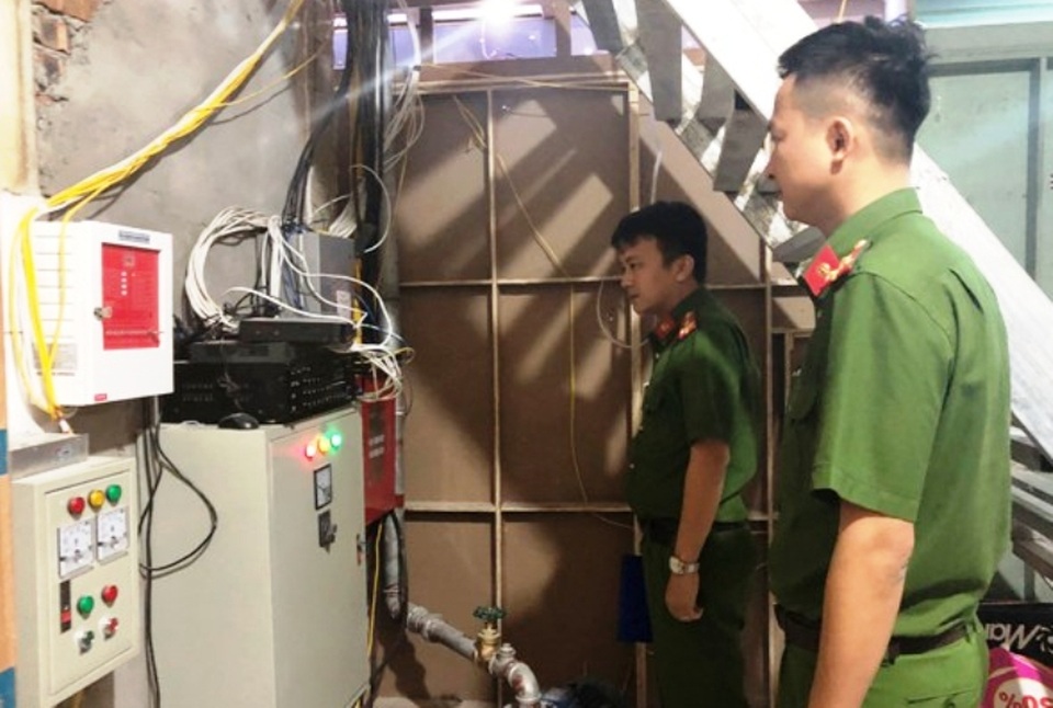 Yêu cầu tạm dừng hoạt động kinh doanh tại một siêu thị điện máy - 1 Yêu cầu tạm dừng hoạt động kinh doanh tại một siêu thị điện máy - 1