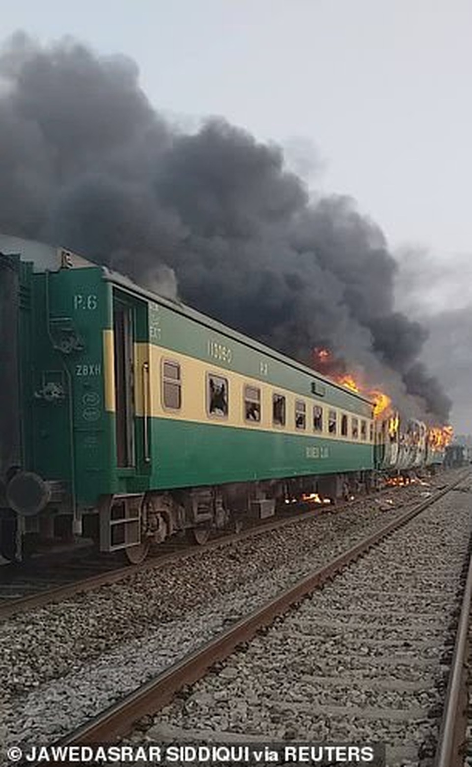 Hiện trường thảm khốc vụ nổ bình gas trên tàu Pakistan làm 74 người chết - 4 Hiện trường thảm khốc vụ nổ bình gas trên tàu Pakistan làm 74 người chết - 4