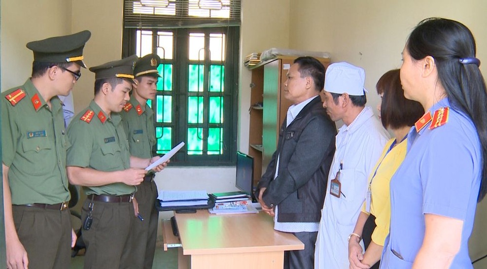 Vợ giám đốc cùng 2 trưởng khoa bệnh viện tâm thần ăn chặn thuốc tiền tỉ - 1 Vợ giám đốc cùng 2 trưởng khoa bệnh viện tâm thần ăn chặn thuốc tiền tỉ - 1