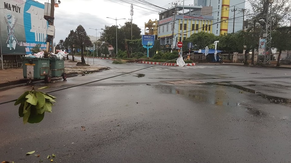 Ngổn ngang sau bão số 5 - 4 Ngổn ngang sau bão số 5 - 4