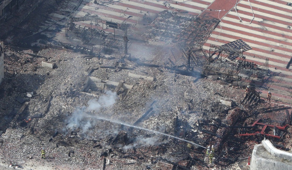 Bão lửa thiêu rụi lâu đài di sản thế giới 600 tuổi của Nhật Bản - 6