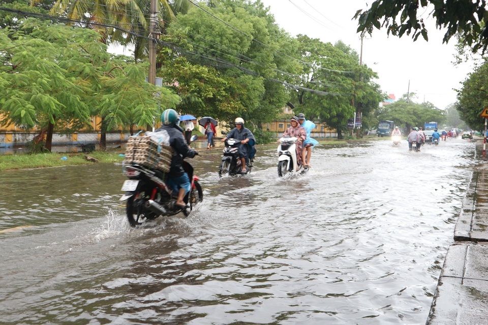 Phố cổ Hội An khốn đốn vì mưa lớn Phố cổ Hội An khốn đốn vì mưa lớn