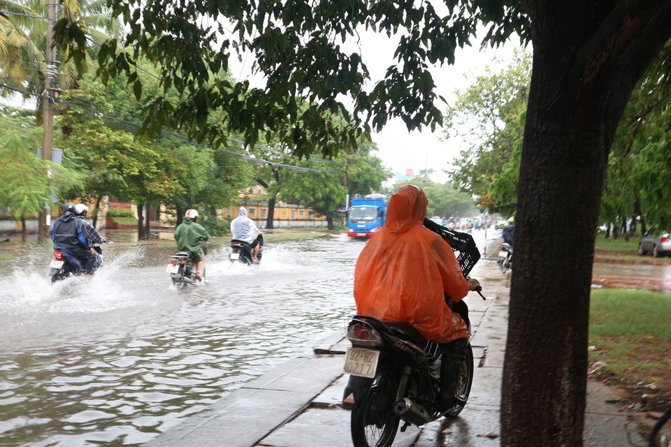 Phố cổ Hội An khốn đốn vì mưa lớn Phố cổ Hội An khốn đốn vì mưa lớn