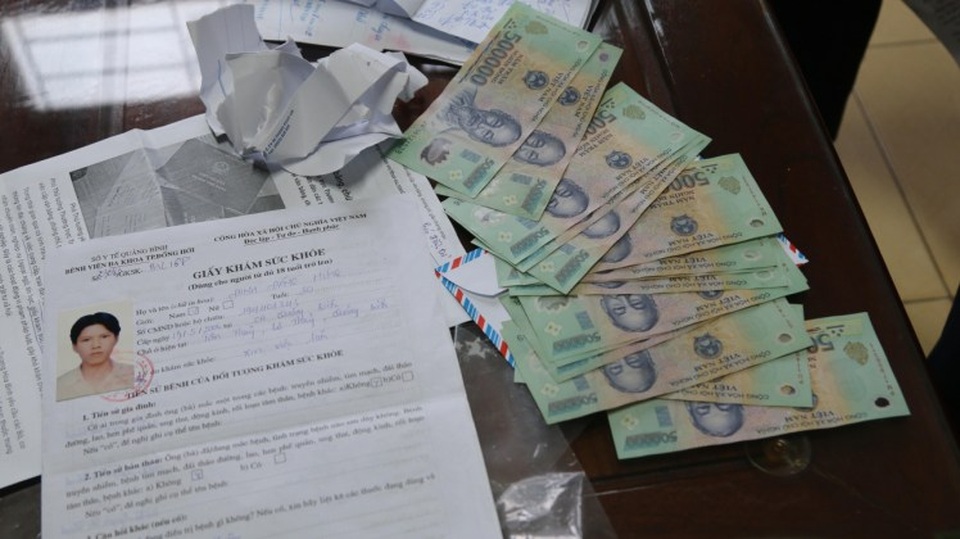 Giới thiệu là phóng viên rồi cưỡng đoạt tiền bệnh viện - 2