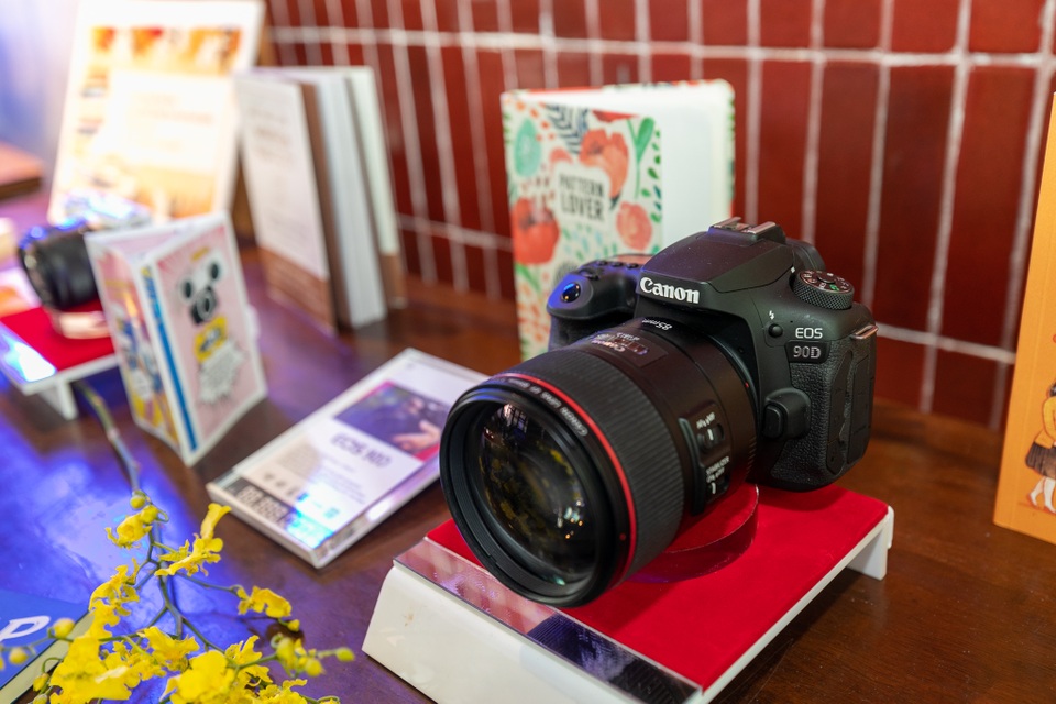 Bộ đôi máy ảnh EOS 90D và EOS M6 Mark II ra mắt thị trường Việt Nam - 1